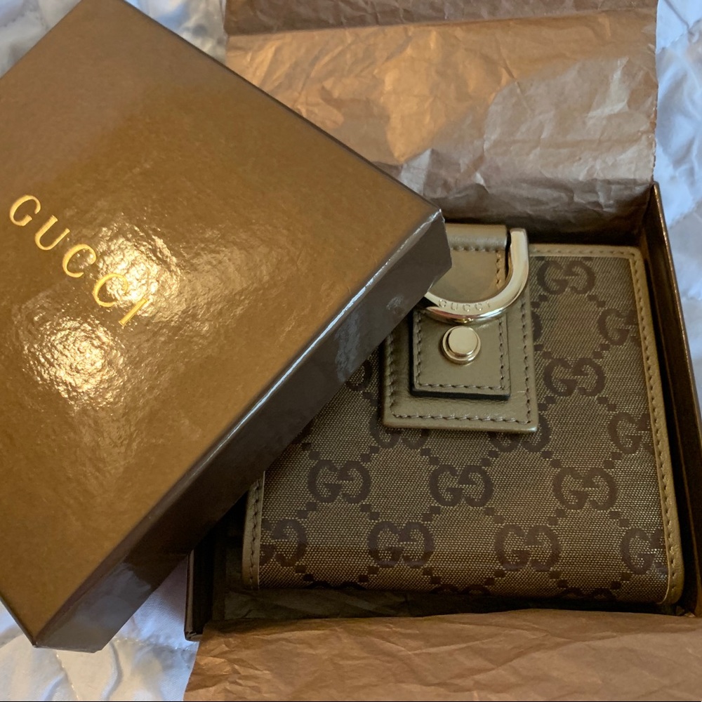 Authentic Gucci gold metallic logo wallet NWT